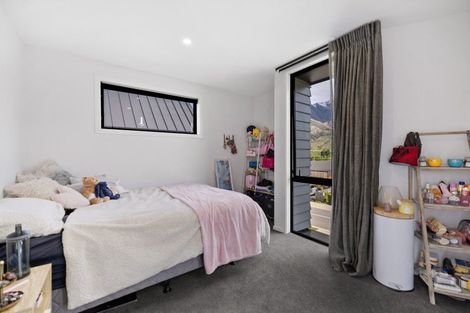 Photo of property in 4 Lauder Street, Lake Hayes, Queenstown, 9304