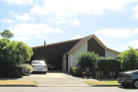 Photo of property in 25 Wyatt Place, Russley, Christchurch, 8042