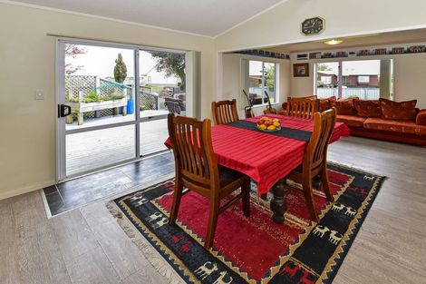 Photo of property in 30 Hadley Wood Drive, Wattle Downs, Auckland, 2103