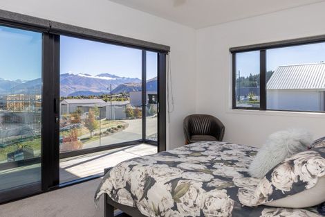 Photo of property in 2 Kotare Drive, Wanaka, 9305