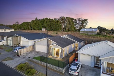 Photo of property in 10 Barrique Road, Kumeu, 0810