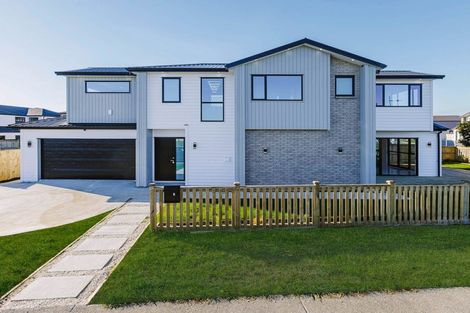 Photo of property in 1 Whata Street, Clarks Beach, 2122