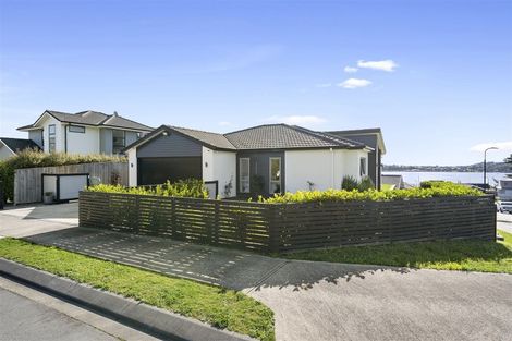 Photo of property in 2 Ihakara Arthur Lane, Aotea, Porirua, 5024