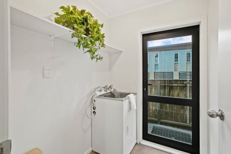 Photo of property in 25 Montana Place, Merrilands, New Plymouth, 4312