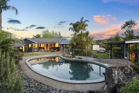 Photo of property in 97 Shaw Road, Oratia, Auckland, 0604