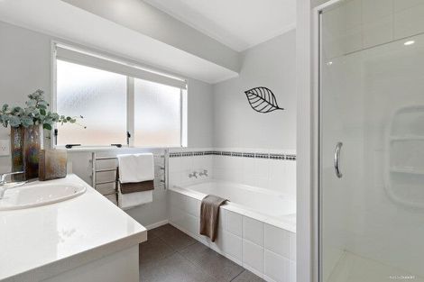 Photo of property in 7 Yarlside Place, Northpark, Auckland, 2013