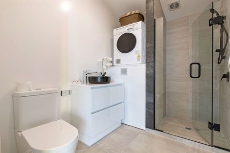 Photo of property in 32 Riley Street, Lake Hawea, 9382