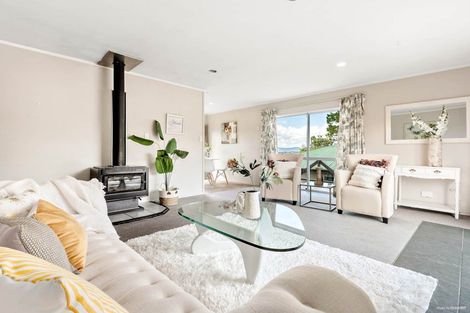 Photo of property in 4/23 Luckens Road, West Harbour, Auckland, 0618