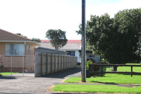 Photo of property in 1/94 Beach Road, Te Atatu Peninsula, Auckland, 0610