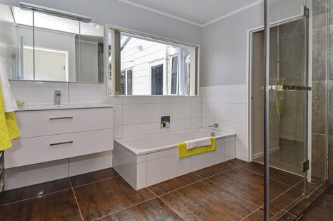 Photo of property in 30 Hadley Wood Drive, Wattle Downs, Auckland, 2103