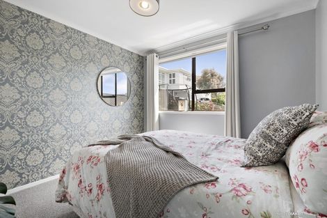 Photo of property in 62 Nicholson Road, Khandallah, Wellington, 6035