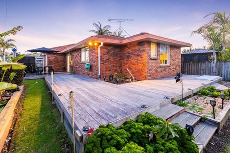 Photo of property in 14 Norman Close, The Gardens, Auckland, 2105