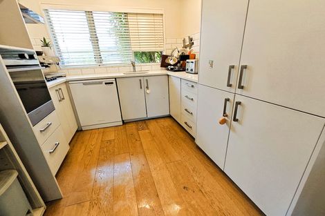 Photo of property in 98 Oaktree Avenue, Browns Bay, Auckland, 0630