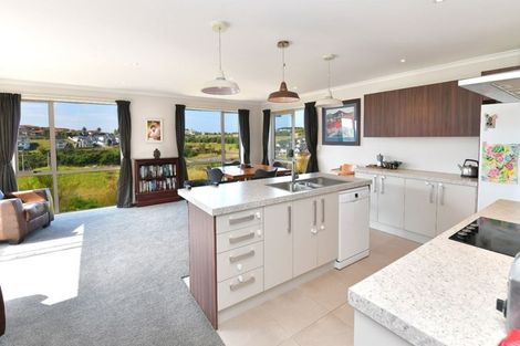 Photo of property in 8 Resolution Drive, Gulf Harbour, Whangaparaoa, 0930