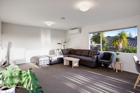 Photo of property in 1/41 Sungrove Rise, Sunnyvale, Auckland, 0612