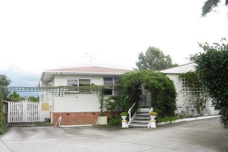 Photo of property in 1/18 Ussher Place, Pakuranga Heights, Auckland, 2010