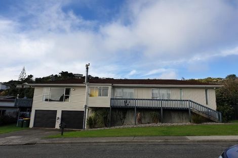 Photo of property in 2 Naver Place, Papakowhai, Porirua, 5024