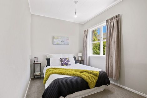 Photo of property in 120 Miromiro Road, Normandale, Lower Hutt, 5010