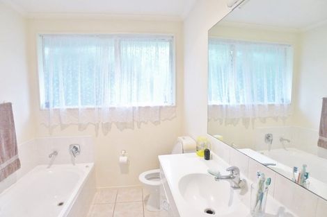 Photo of property in 2/12 Bowater Place, Manurewa, Auckland, 2102