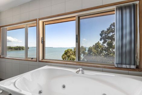 Photo of property in 37 Hawke Crescent, Beachlands, Auckland, 2018