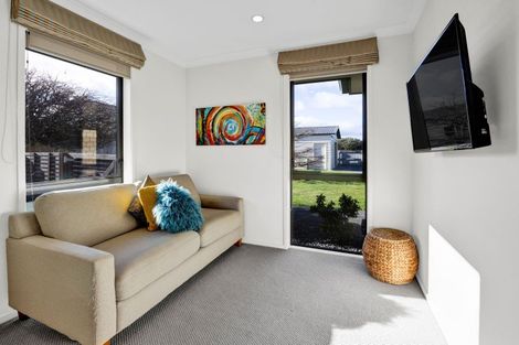 Photo of property in 21 Montague Grove, Stratford, 4332