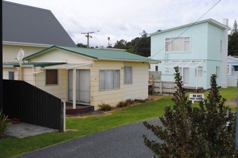 Photo of property in 30 Third Avenue, Urenui, 4377