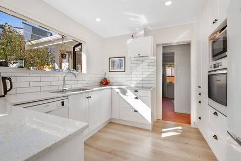 Photo of property in 5 Edgewater Grove, Orewa, 0931