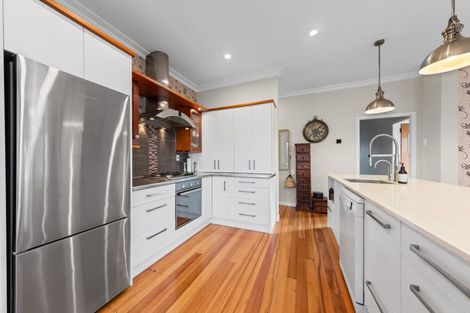 Photo of property in 124 Carrington Street, Lower Vogeltown, New Plymouth, 4310