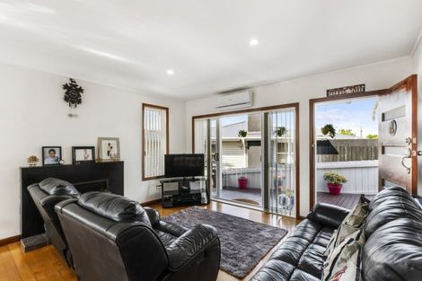Photo of property in 2/6 Patons Road, Howick, Auckland, 2014