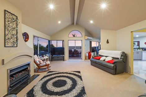 Photo of property in 26 Savoy Road, Orewa, 0931