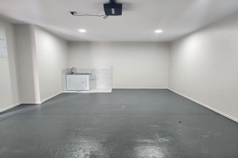 Photo of property in 22f Totaravale Drive, Totara Vale, Auckland, 0629