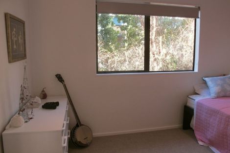 Photo of property in 2/1001 Beach Road, Torbay, Auckland, 0630