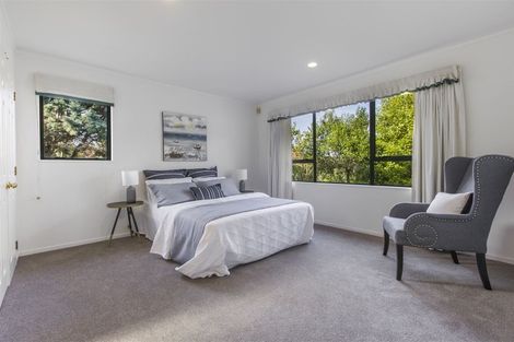 Photo of property in 17 Mandeville Place, Unsworth Heights, Auckland, 0632