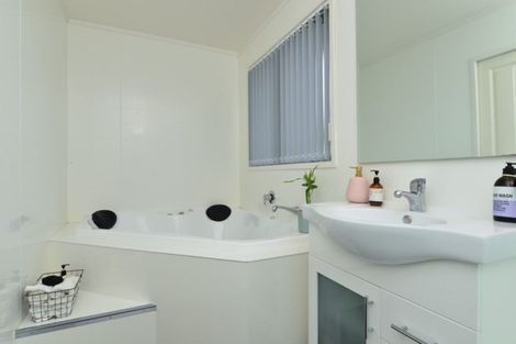 Photo of property in 1 Hatea Place, Dinsdale, Hamilton, 3204