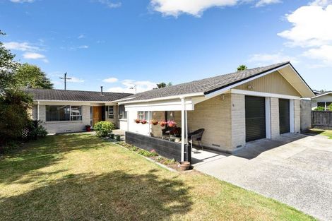 Photo of property in 38 Braid Road, St Andrews, Hamilton, 3200