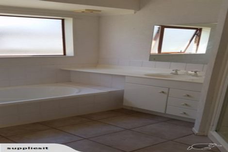 Photo of property in 1444 Whangaparaoa Road, Army Bay, Whangaparaoa, 0930