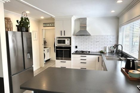 Photo of property in 185 Tutere Street, Waikanae Beach, Waikanae, 5036