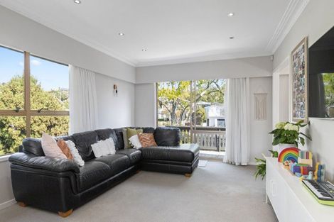 Photo of property in 2 Hartles Place, Mellons Bay, Auckland, 2014