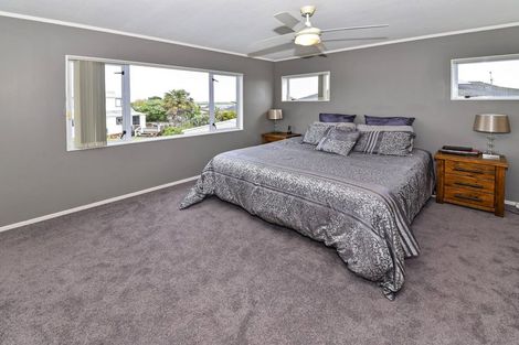 Photo of property in 30 Hadley Wood Drive, Wattle Downs, Auckland, 2103