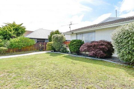 Photo of property in 2/4 Valecrest Avenue, Parklands, Christchurch, 8083