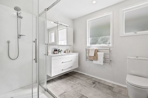 Photo of property in 74 Saddleback Rise, Murrays Bay, Auckland, 0630