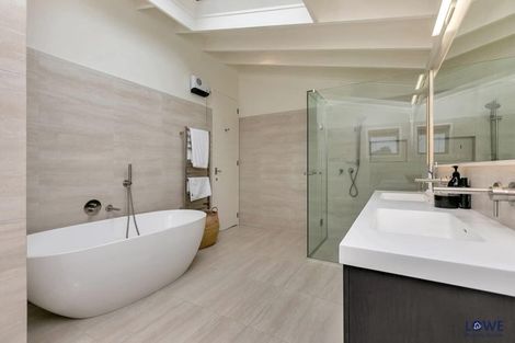 Photo of property in 47 Rothesay Bay Road, Rothesay Bay, Auckland, 0630