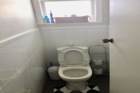 Photo of property in 15 Albert Road, Kelston, Auckland, 0602