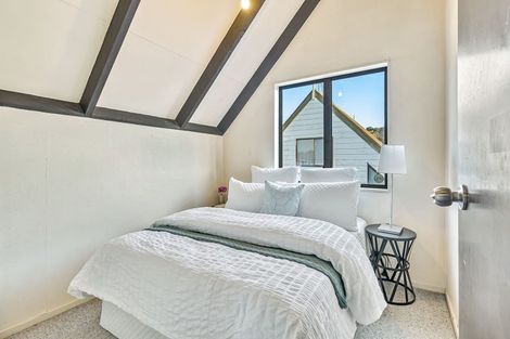 Photo of property in 2/5 Gloaming Place, Conifer Grove, Takanini, 2112