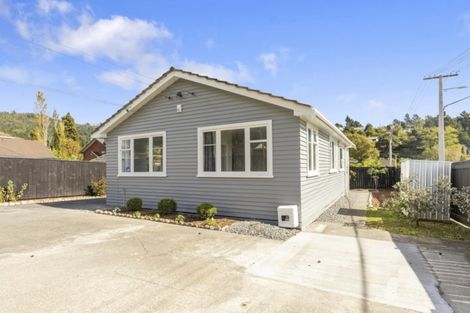 Photo of property in 358 Stokes Valley Road, Stokes Valley, Lower Hutt, 5019