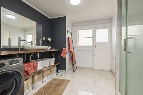 Photo of property in 28 Hammond Street, Marton, 4710