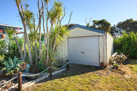 Photo of property in 15 Hall Place, Foxton Beach, Foxton, 4815