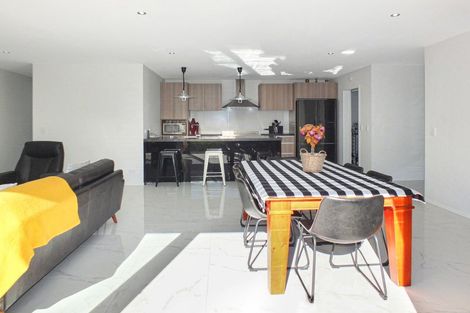 Photo of property in 17 Oxnam Place, Foxton Beach, Foxton, 4815