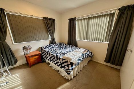 Photo of property in 16 San Casello Rise, Henderson, Auckland, 0612