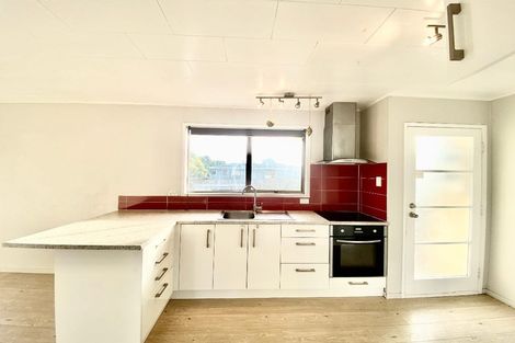 Photo of property in 15 Mon Desir Place, Manurewa, Auckland, 2102